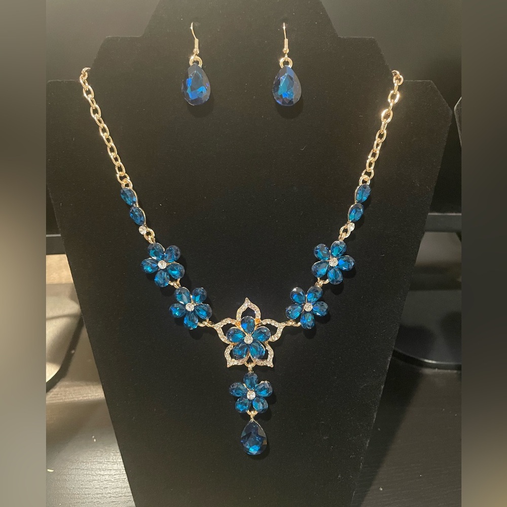 Elegant Blue Floral Necklace and Earring Set